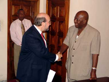 Presidend Kabbah in handshake with Dr. John Michiner