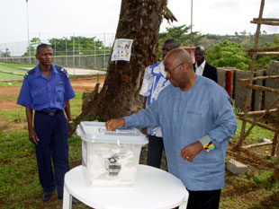 President Kabbah casting his vote