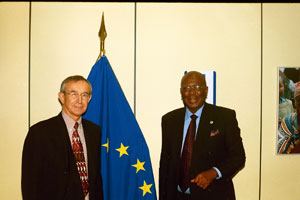 EC Head of Cabinet Friedrich Hamburger and President Kabbah pose for the press