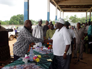 President Kabbah in handshake with a new member of the SLPP Dr. Abdul Karim Turay
