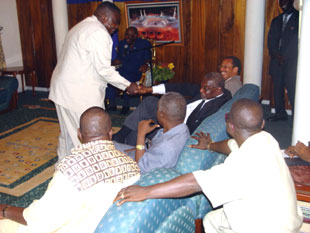 Alhaji Unisa Alim Sesay (Awoko) reconciles with Justice Thomson (seated)