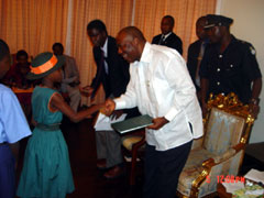 President Kabbah receiving the TRC report