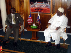The two leaders chat leisurely at the Hill Station Lodge